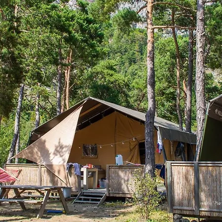 Camping River * Le Martinet (Alpes-de-Haute-Provence)
